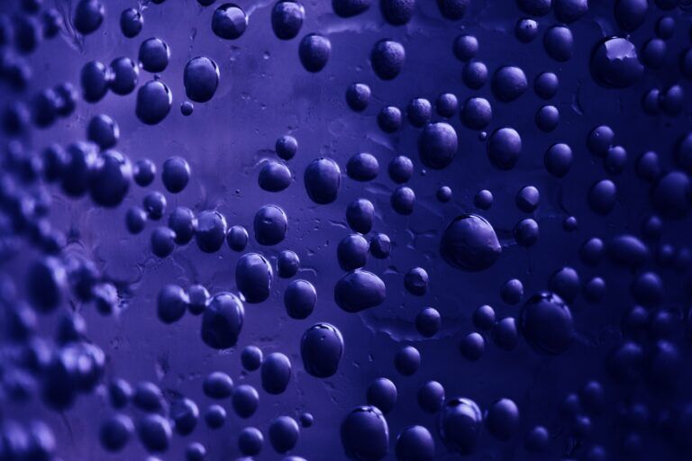 Vetro liquido: gli scienziati scoprono un nuovo stato della materia