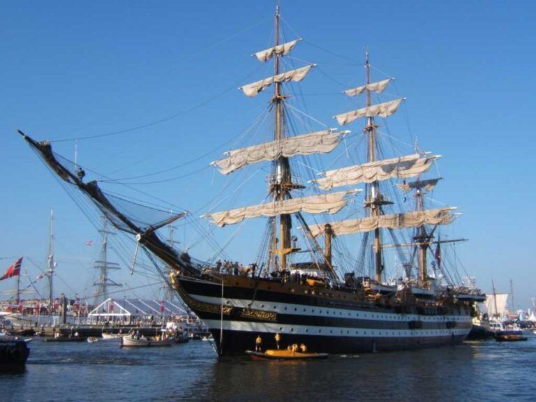 Amerigo Vespucci: lo splendido vascello festeggia il suo 90° compleanno