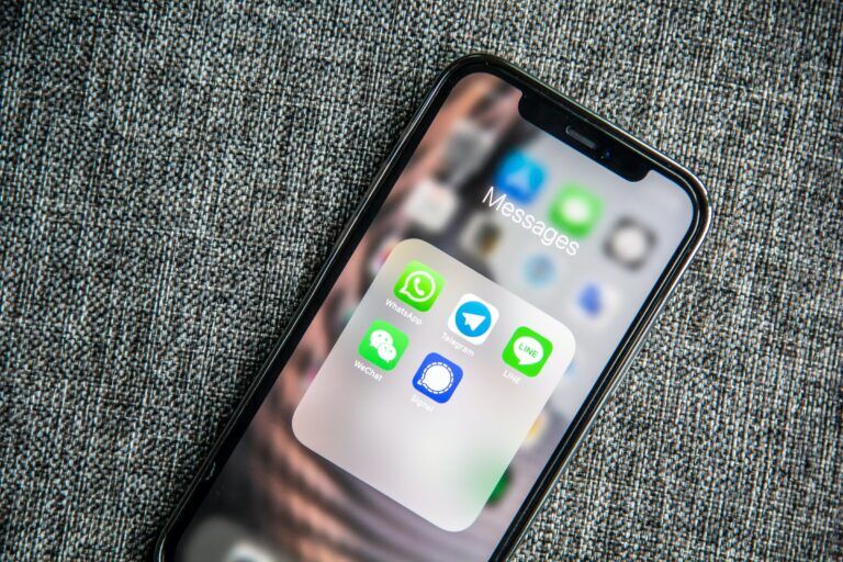 WhatsApp autodistruzione messaggi