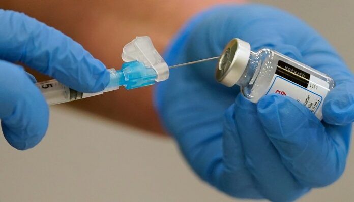 pfizer-terza-dose-vaccino-anno