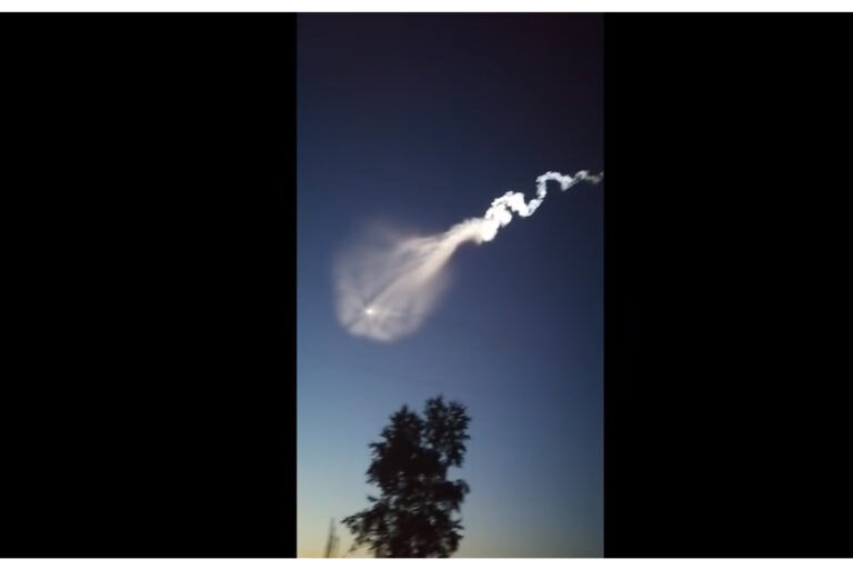 Strani fenomeni atmosferici in Russia: una medusa appare nel cielo