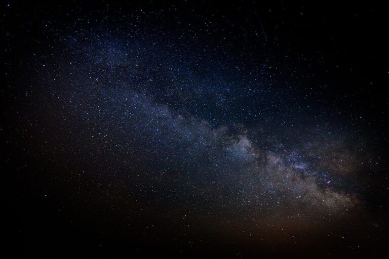 misterioso oggetto cosmico che emette onde radio nella Via Lattea