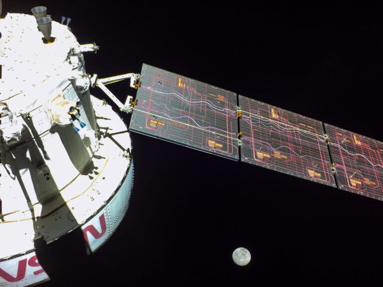 Artemis I: la navicella Orion della NASA inizia il viaggio verso casa