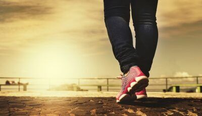 camminare-indietro-allenarsi-forma