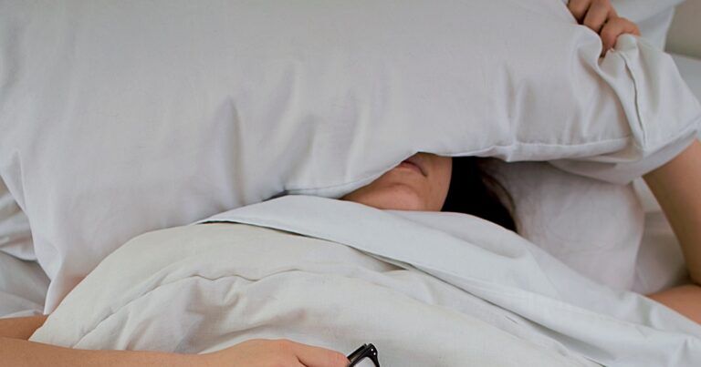 dormire-maschera-occhi-qualità-sonno