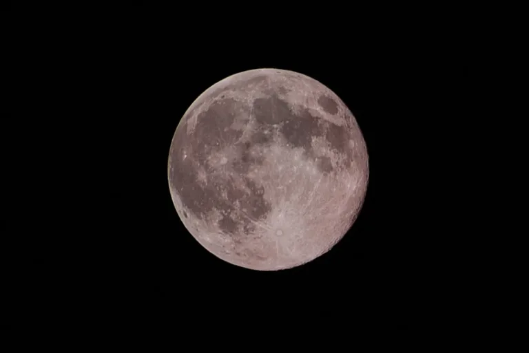 La luna rosa di aprile sarà accompagnata da tre pianeti