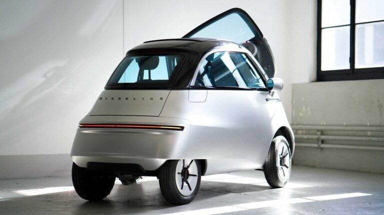 Microlino, la microcar elettrica ispirata a Elvis Presley che può essere guidata a 16 anni
