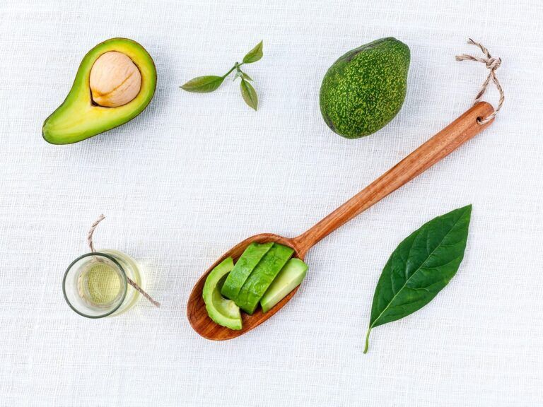 olio avocado benefici capelli