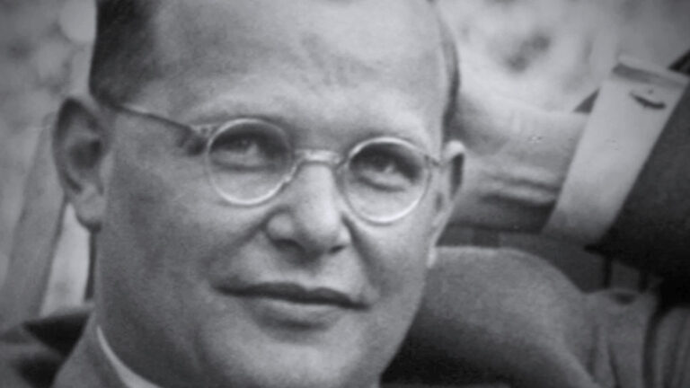Chi era Dietrich Bonhoeffer: la fede che illumina il buio della Storia