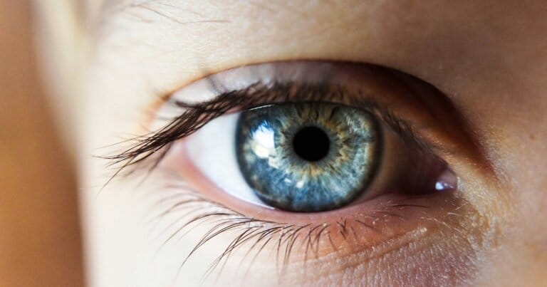 occhi-colore-azzurro-visione
