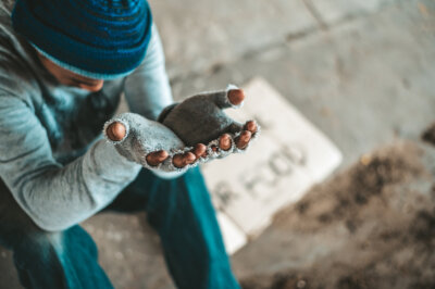 povertà cervello comportamento