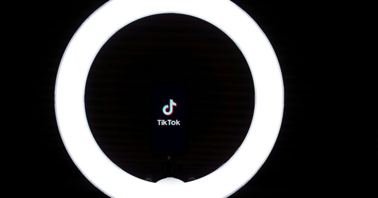 tiktok-soggezione-danni-salute