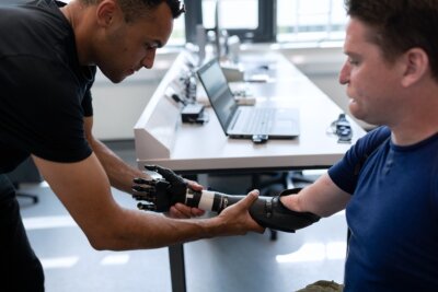 protesi sensoriali tatto stimolazione cerebrale