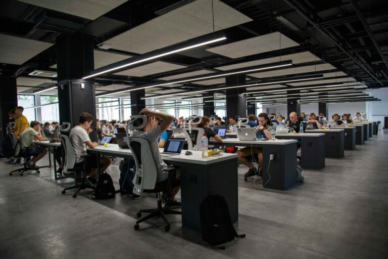 Stress lavorativo: il 57% dei lavoratori piange a causa del lavoro