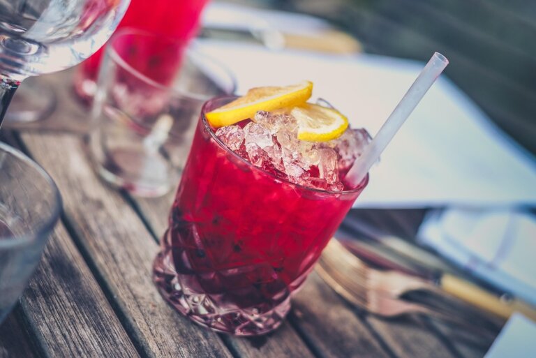 alcol bere in compagnia