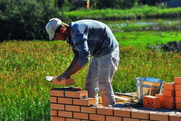 cemento mattone legno edilizia