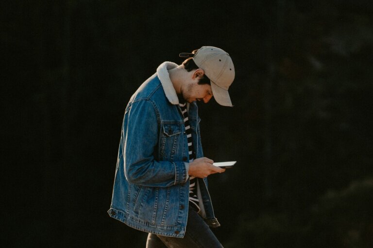 adolescenti suicidio schermi