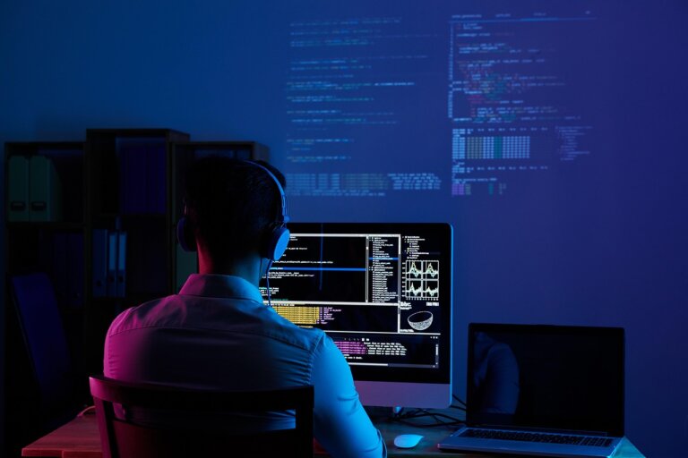 Come cambiano i software nei videogiochi: console contro online