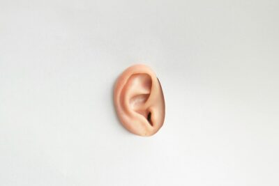 sentire voci cervello