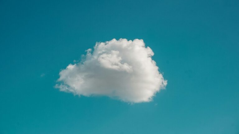 nube invisibile aria
