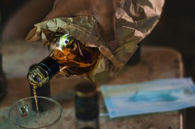 ormone, nausea, alcolismo