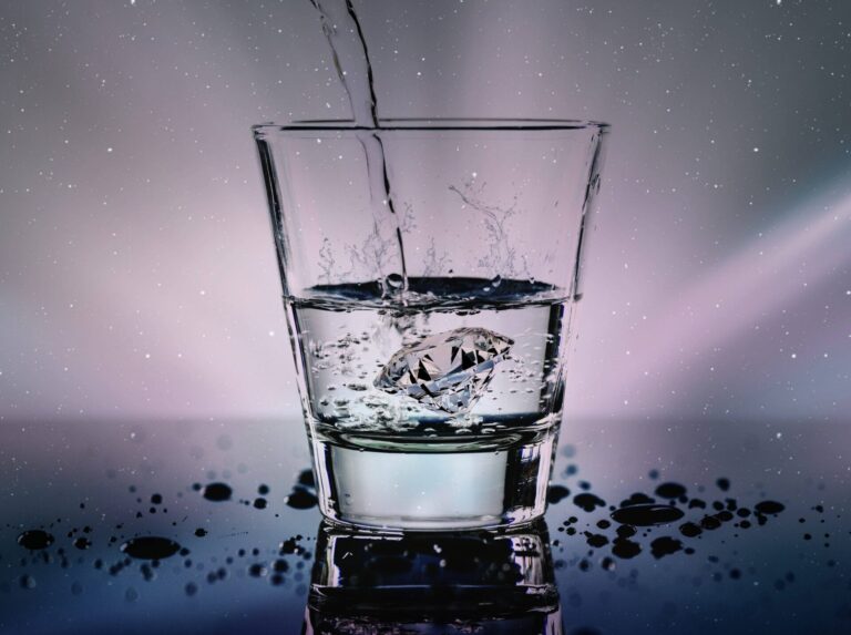Bere acqua calda al mattino fa bene? Moda o realtà