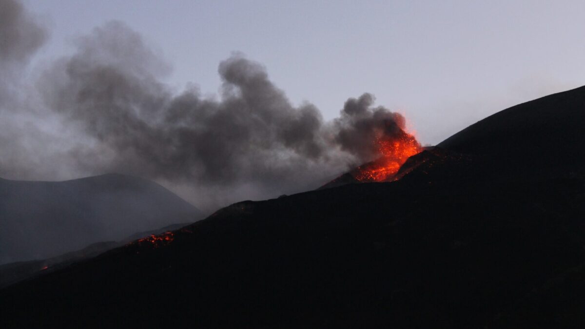 Etna, i fulmini uccidono più persone della lava