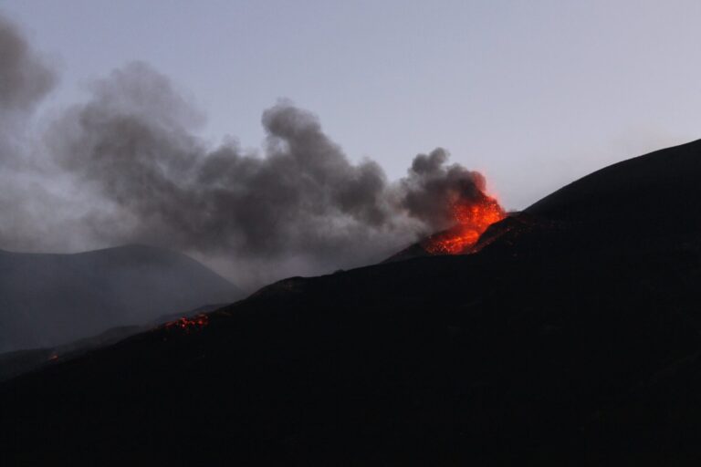 Etna, i fulmini uccidono più persone della lava