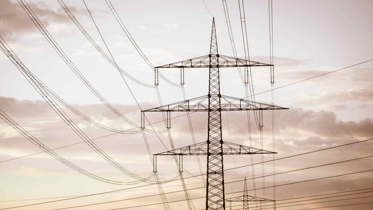 Energia elettrica, tra rincari e consumi: il ruolo degli strumenti digitali