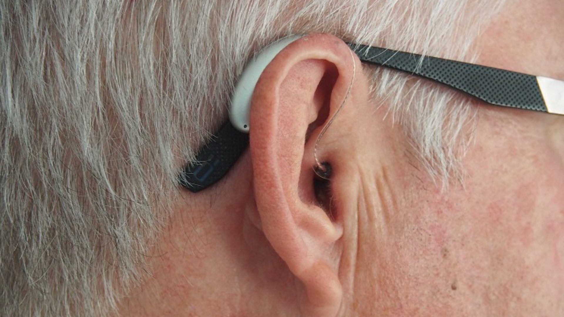 demenza-udito-apparecchi-acustici